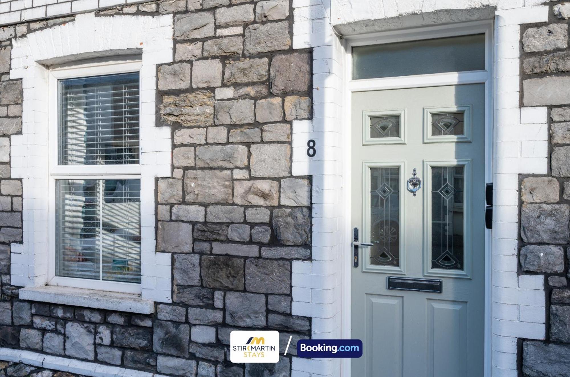Stylish 2 Bedroom Townhouse By Stirkmartin Short Lets & Serviced With Free Parking & Sleeps5 Кардифф